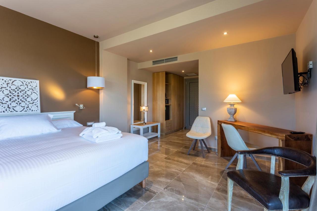 Elysian Luxury Hotel And Spa Kalamata Exteriör bild